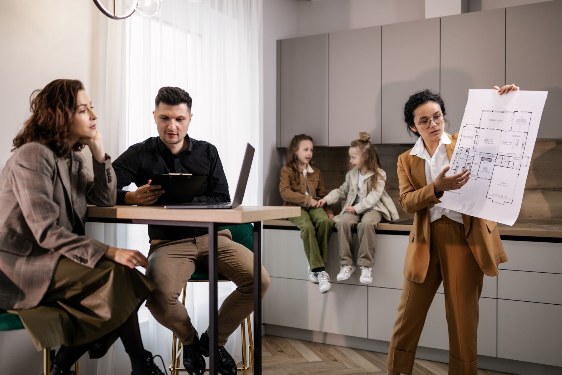 Holding familiare: quando conviene e i suoi limiti
